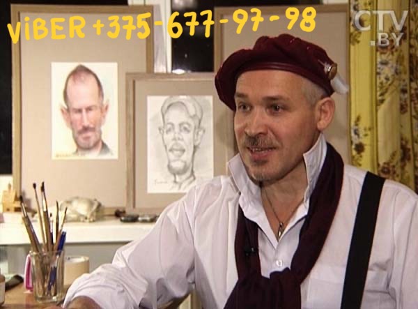 Художник шаржист беседует с корреспондентом СТВ