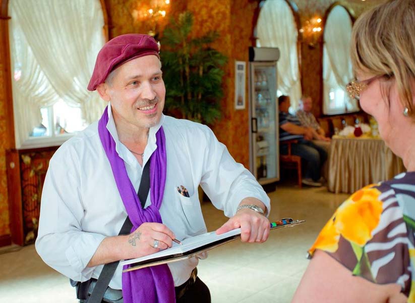 шаржист Шабалин рисует в Самбия Зеленоградск